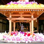 Фестиваль цветов посвящён Дню рождения Будды