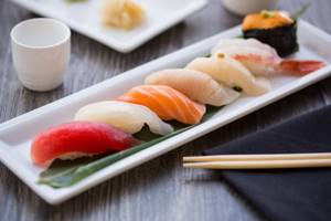 how to learn to eat classic sushi