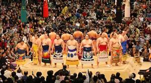 Любителям боевых искусств наверняка будет интересно посетить бой японских сумоистов на Арене сумо Рюгоку Кокугикан в Токио.