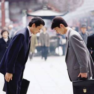 Japanese national etiquette is a whole science. It is important to be able not only to bow correctly, but also to address your interlocutor. In Japan, it is customary to add special suffixes to the name, surname or position of the interlocutor - “keisho” and “nihongo”. It is impossible to do without them. This is the height of disrespect. Exceptions to the rule are schoolchildren, students, and close friends. 