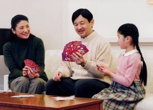 Нарухито вместе с женой Масако и дочерью принцессой Айко в феврале 2009 года (Фото: REUTERS)